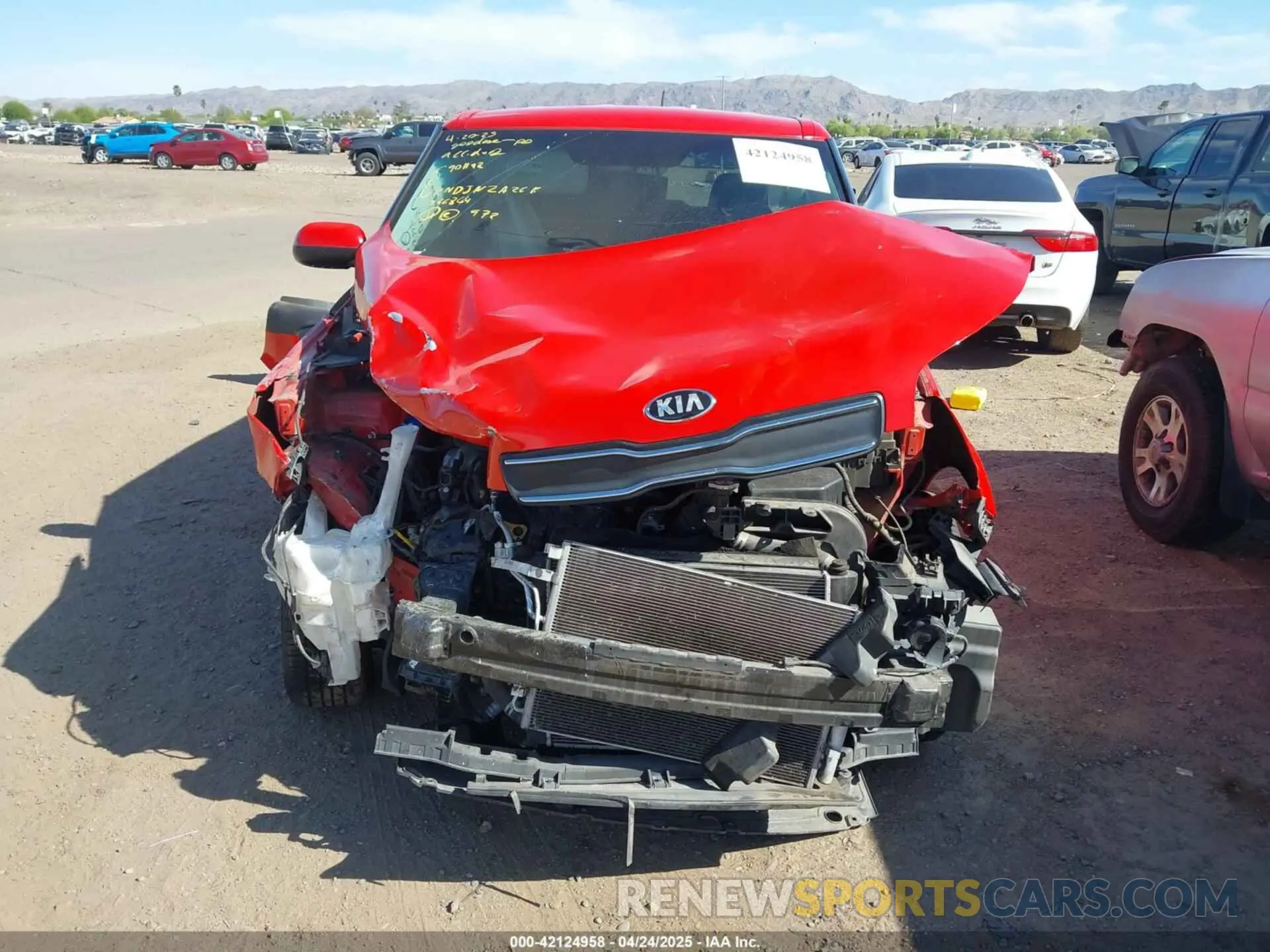 12 fotografías del automóvil dañado KNDJN2A26K7668364 KIA SOUL 2019