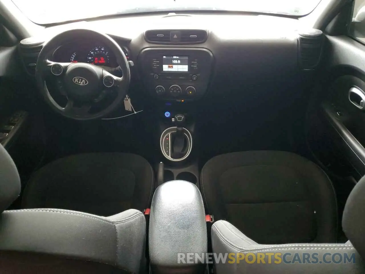 8 fotografías del automóvil dañado KNDJN2A26K7668932 KIA SOUL 2019