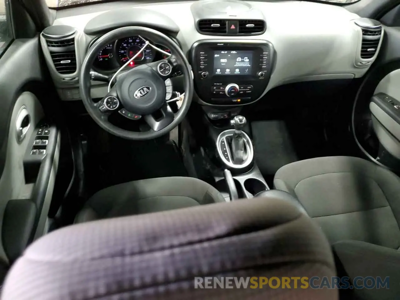 8 fotografías del automóvil dañado KNDJN2A26K7676982 KIA SOUL 2019