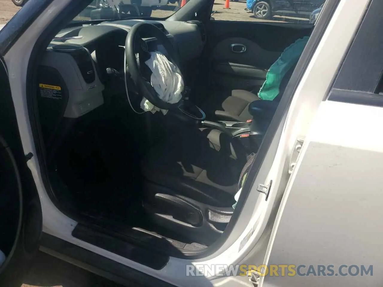 7 fotografías del automóvil dañado KNDJN2A26K7912028 KIA SOUL 2019