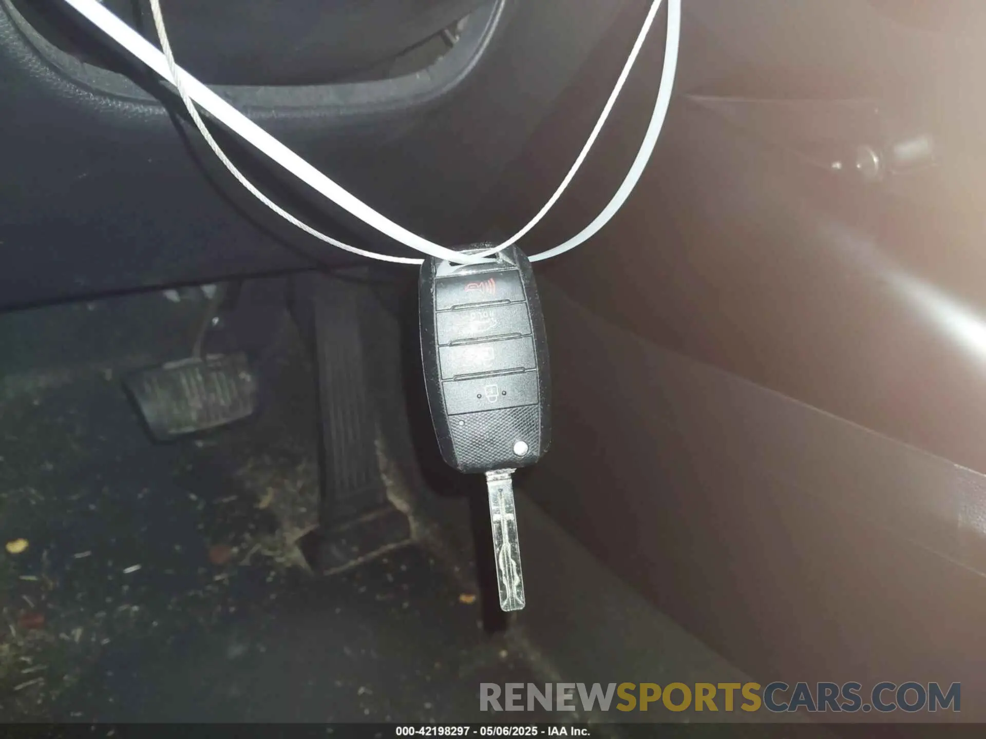 11 fotografías del automóvil dañado KNDJN2A27K7013680 KIA SOUL 2019
