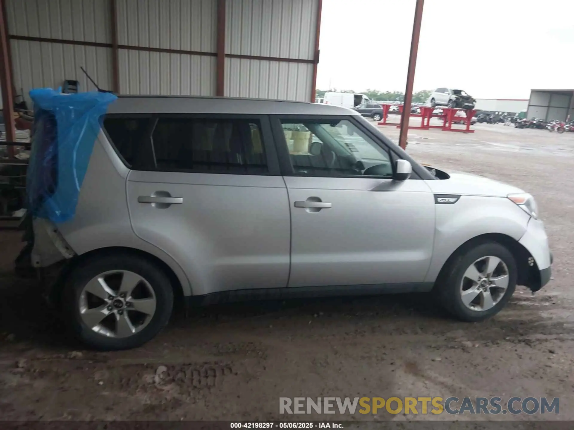 13 fotografías del automóvil dañado KNDJN2A27K7013680 KIA SOUL 2019