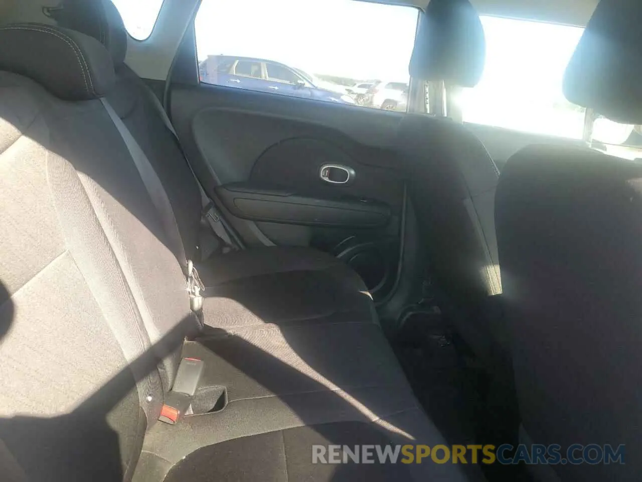 10 fotografías del automóvil dañado KNDJN2A27K7657132 KIA SOUL 2019