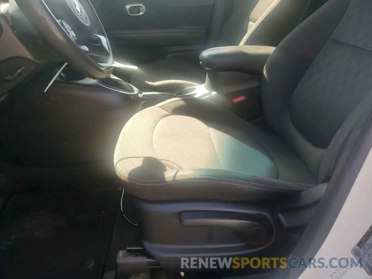 7 fotografías del automóvil dañado KNDJN2A27K7657132 KIA SOUL 2019