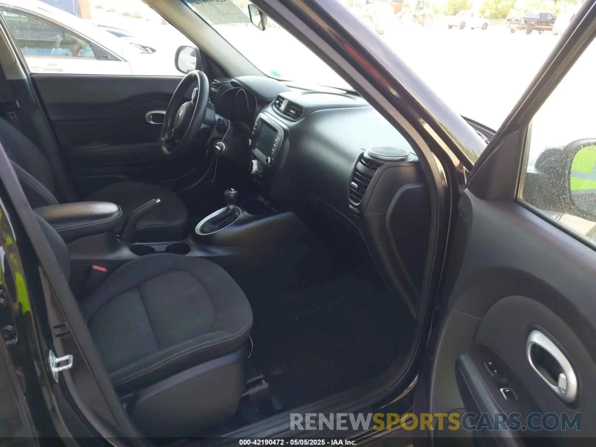 5 fotografías del automóvil dañado KNDJN2A27K7911003 KIA SOUL 2019