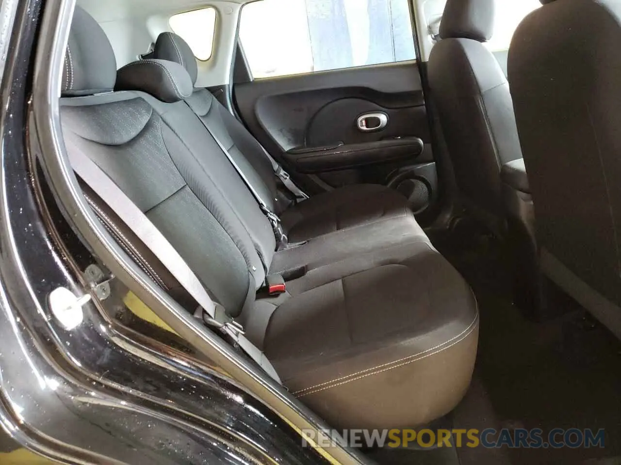 11 fotografías del automóvil dañado KNDJN2A27K7913933 KIA SOUL 2019