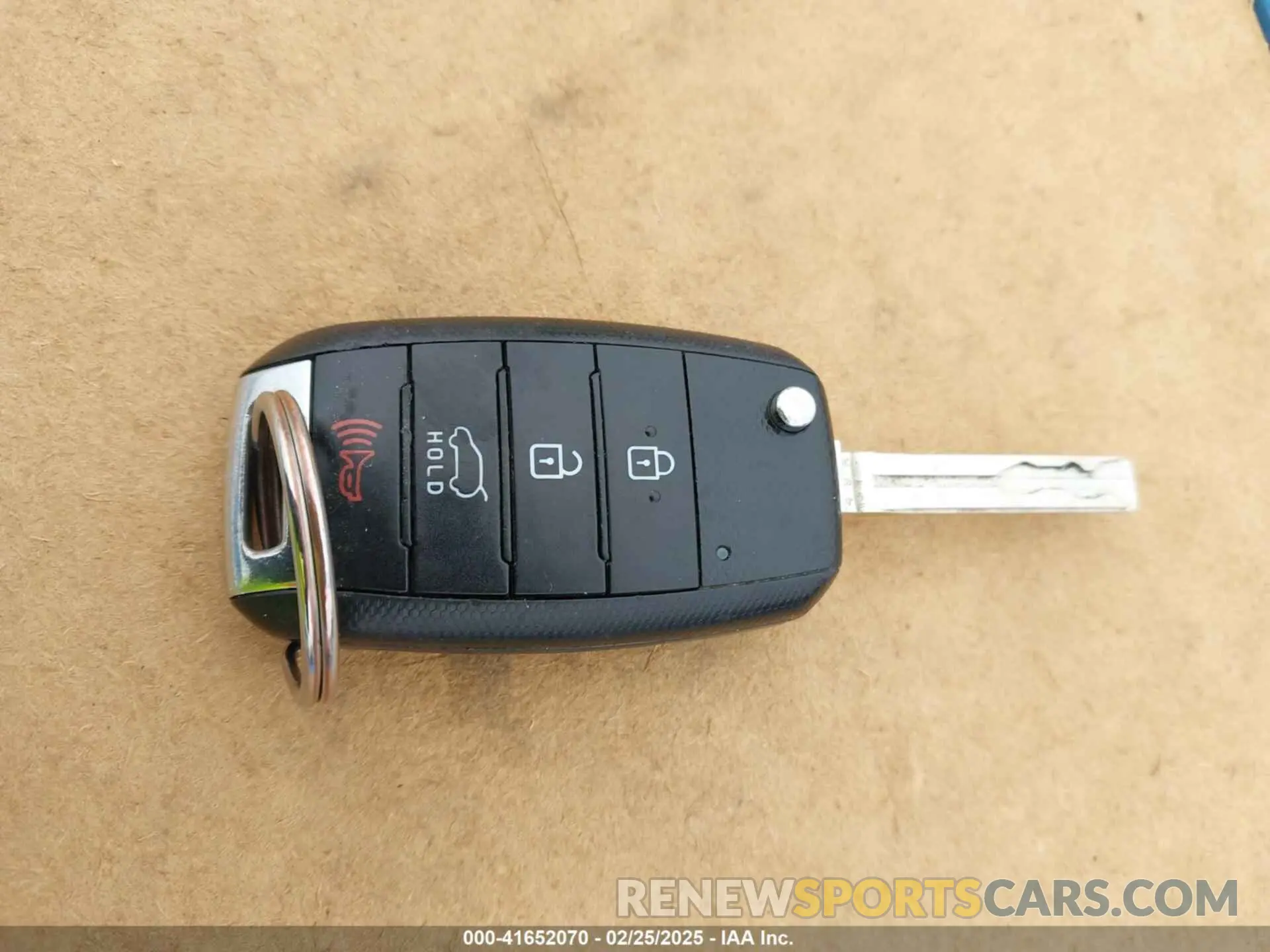 11 fotografías del automóvil dañado KNDJN2A27K7915729 KIA SOUL 2019