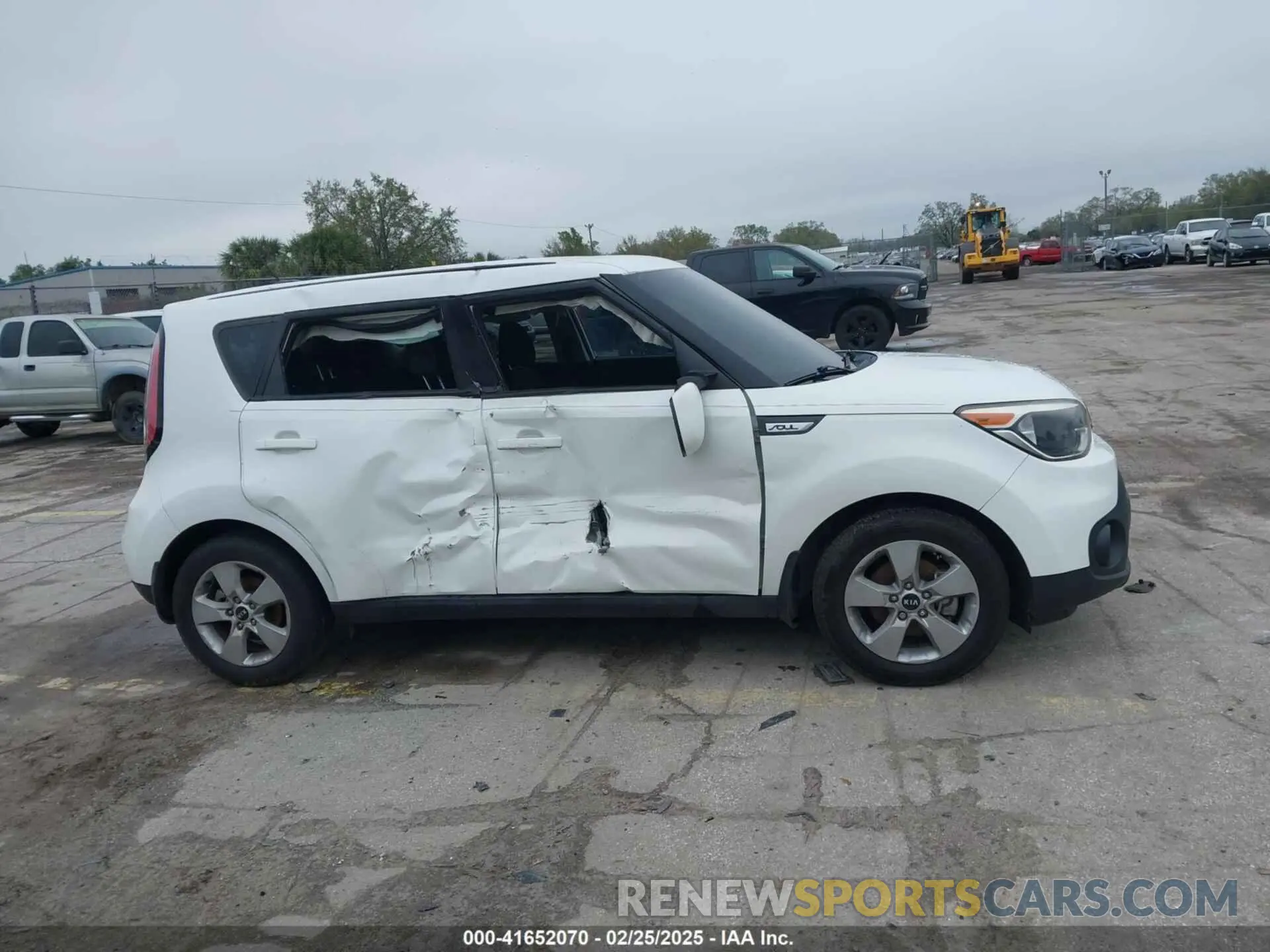 13 fotografías del automóvil dañado KNDJN2A27K7915729 KIA SOUL 2019