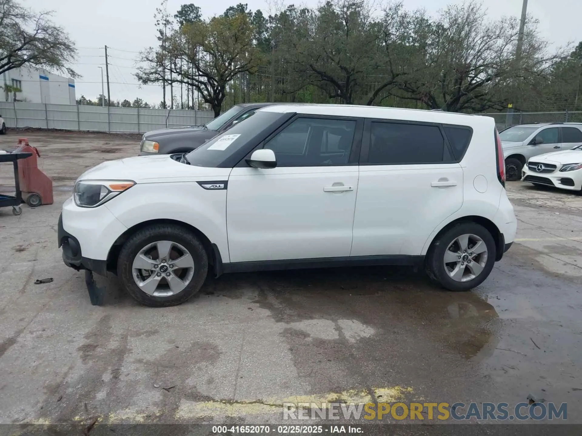 14 fotografías del automóvil dañado KNDJN2A27K7915729 KIA SOUL 2019