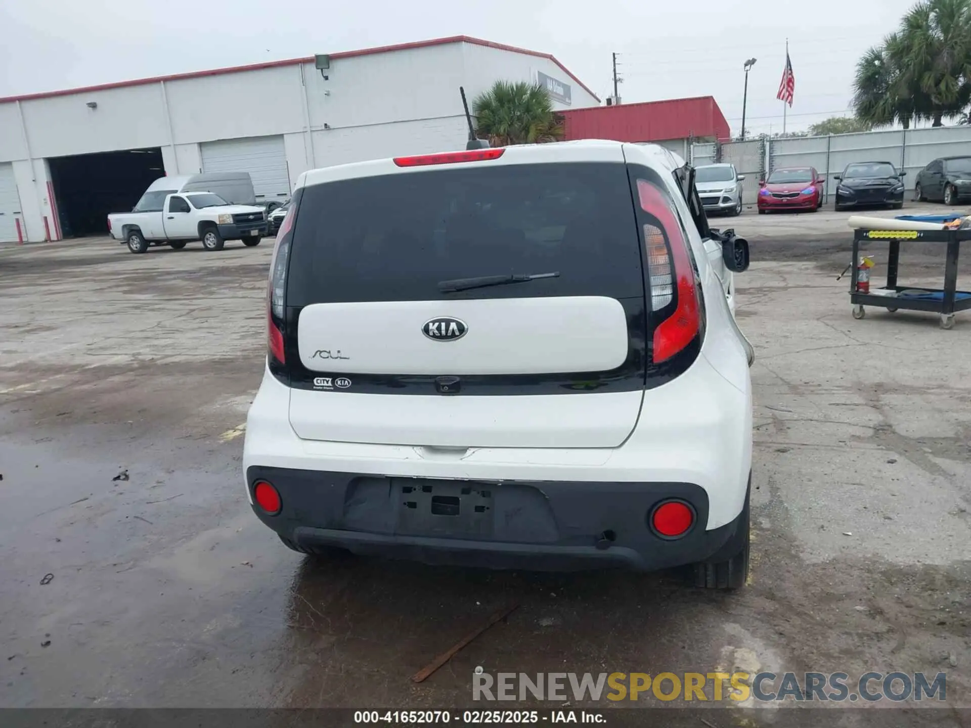 16 fotografías del automóvil dañado KNDJN2A27K7915729 KIA SOUL 2019