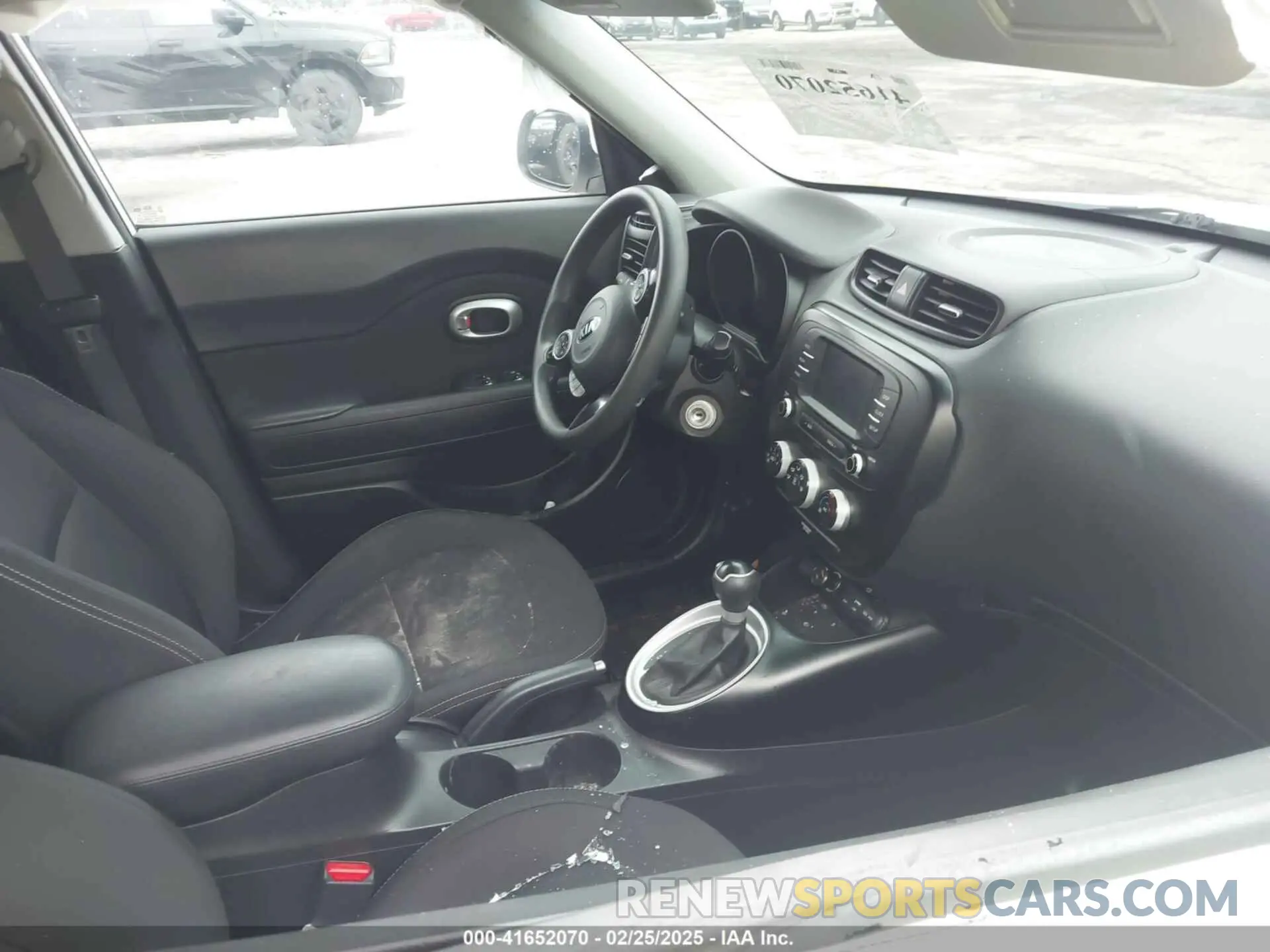 5 fotografías del automóvil dañado KNDJN2A27K7915729 KIA SOUL 2019