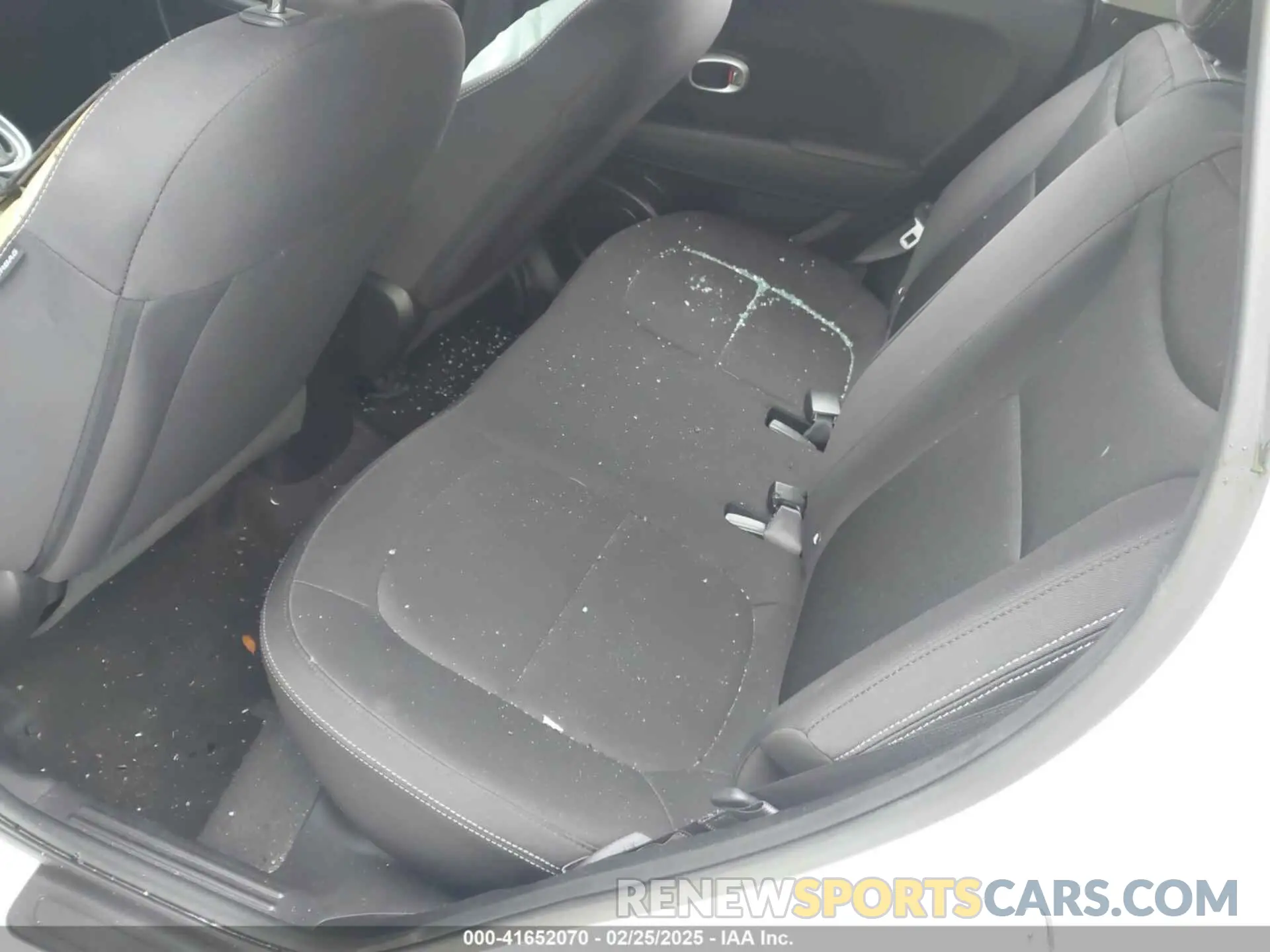 8 fotografías del automóvil dañado KNDJN2A27K7915729 KIA SOUL 2019