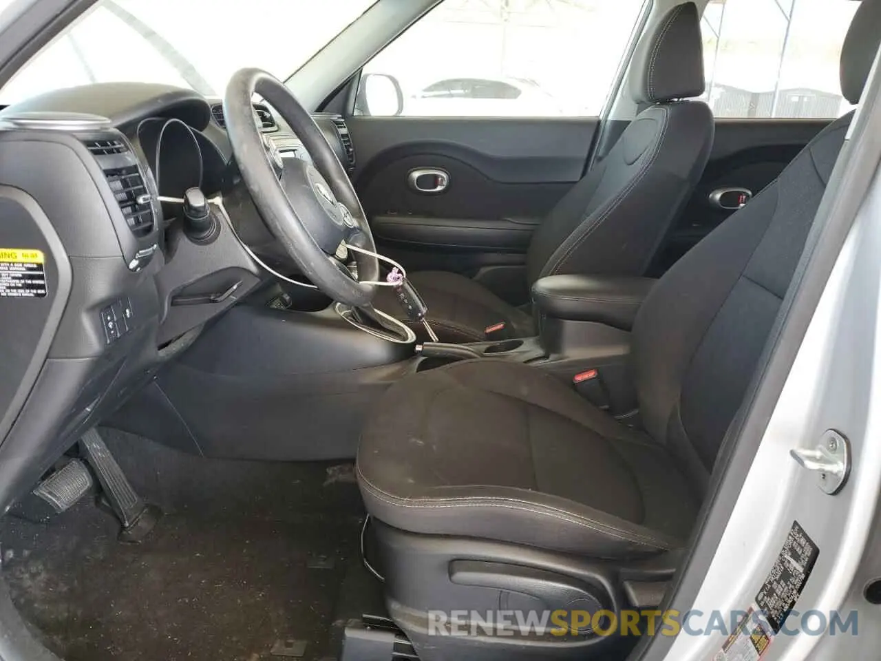 7 fotografías del automóvil dañado KNDJN2A28K7002798 KIA SOUL 2019