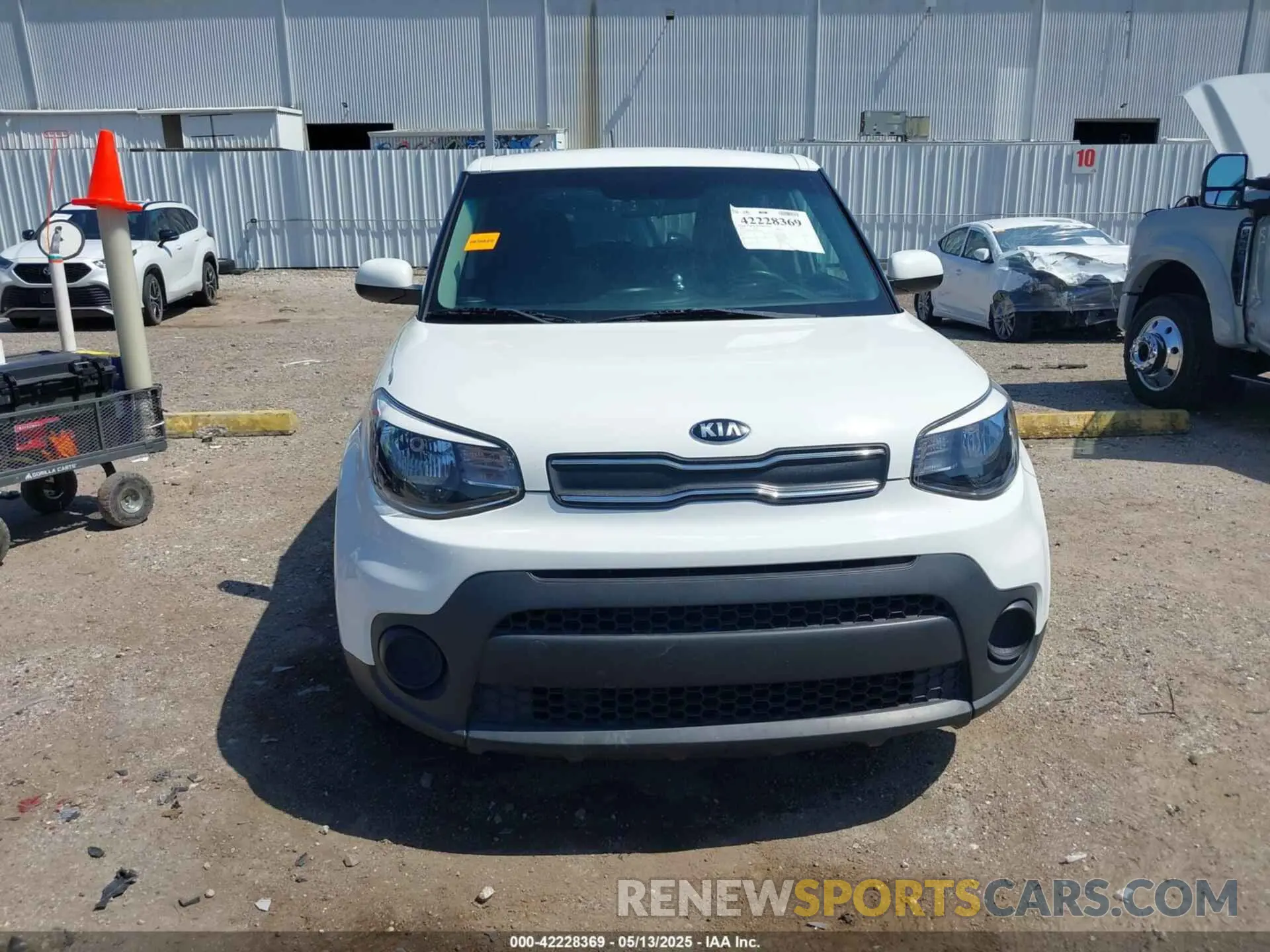 12 fotografías del automóvil dañado KNDJN2A28K7010934 KIA SOUL 2019