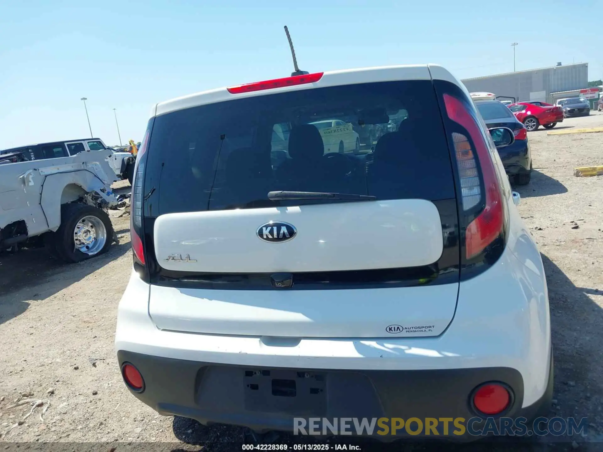 16 fotografías del automóvil dañado KNDJN2A28K7010934 KIA SOUL 2019