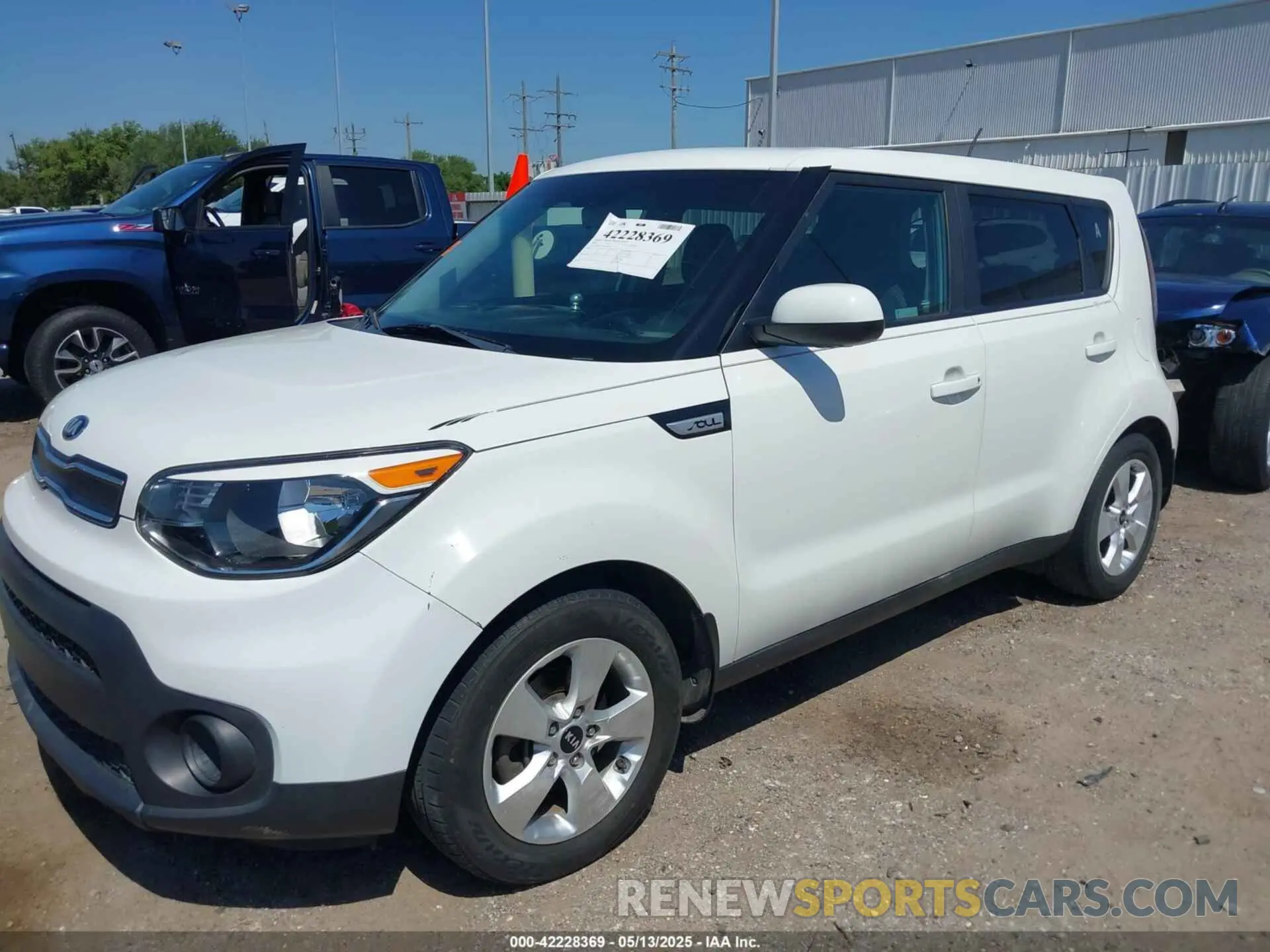 2 fotografías del automóvil dañado KNDJN2A28K7010934 KIA SOUL 2019