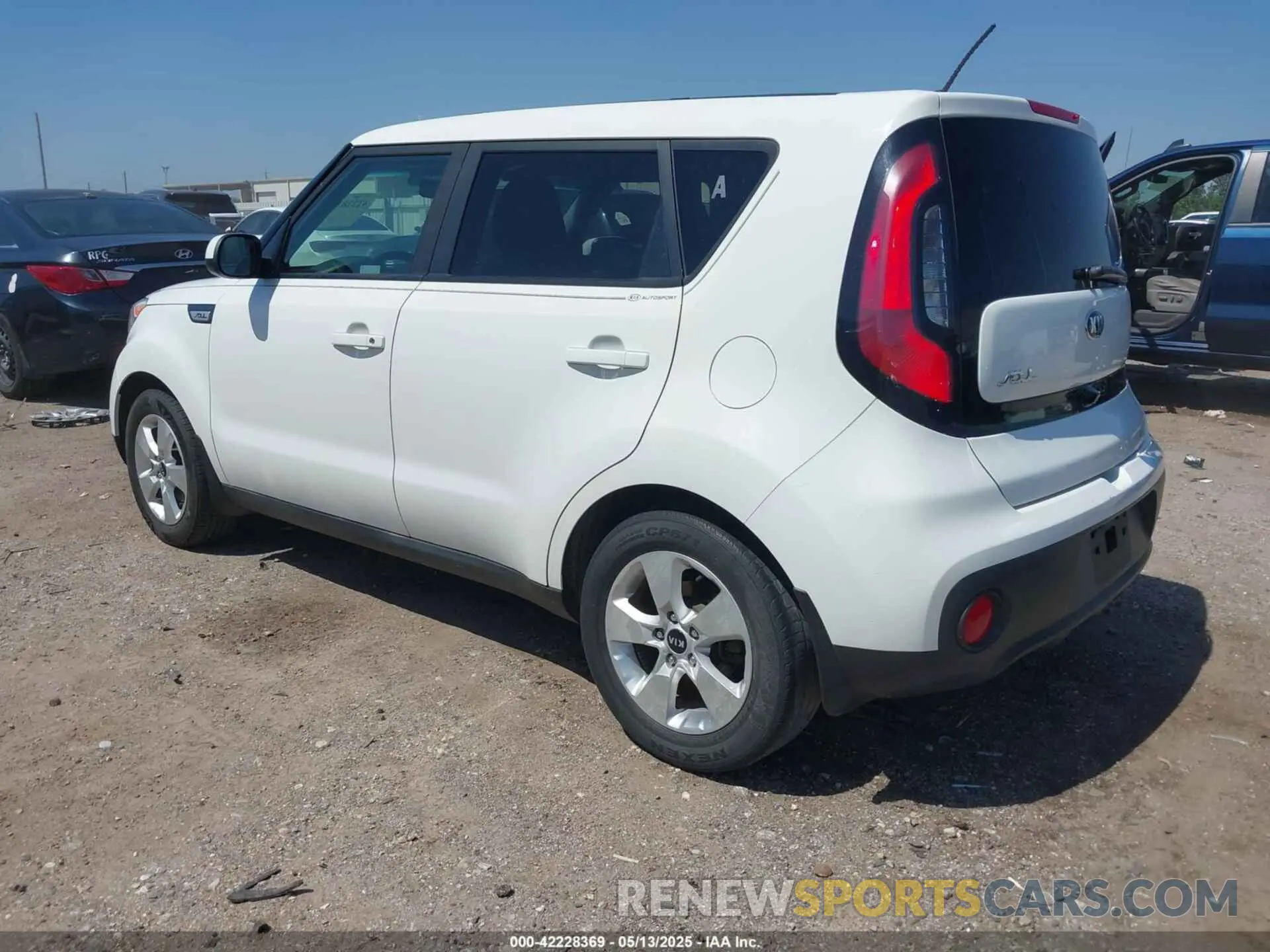 3 fotografías del automóvil dañado KNDJN2A28K7010934 KIA SOUL 2019