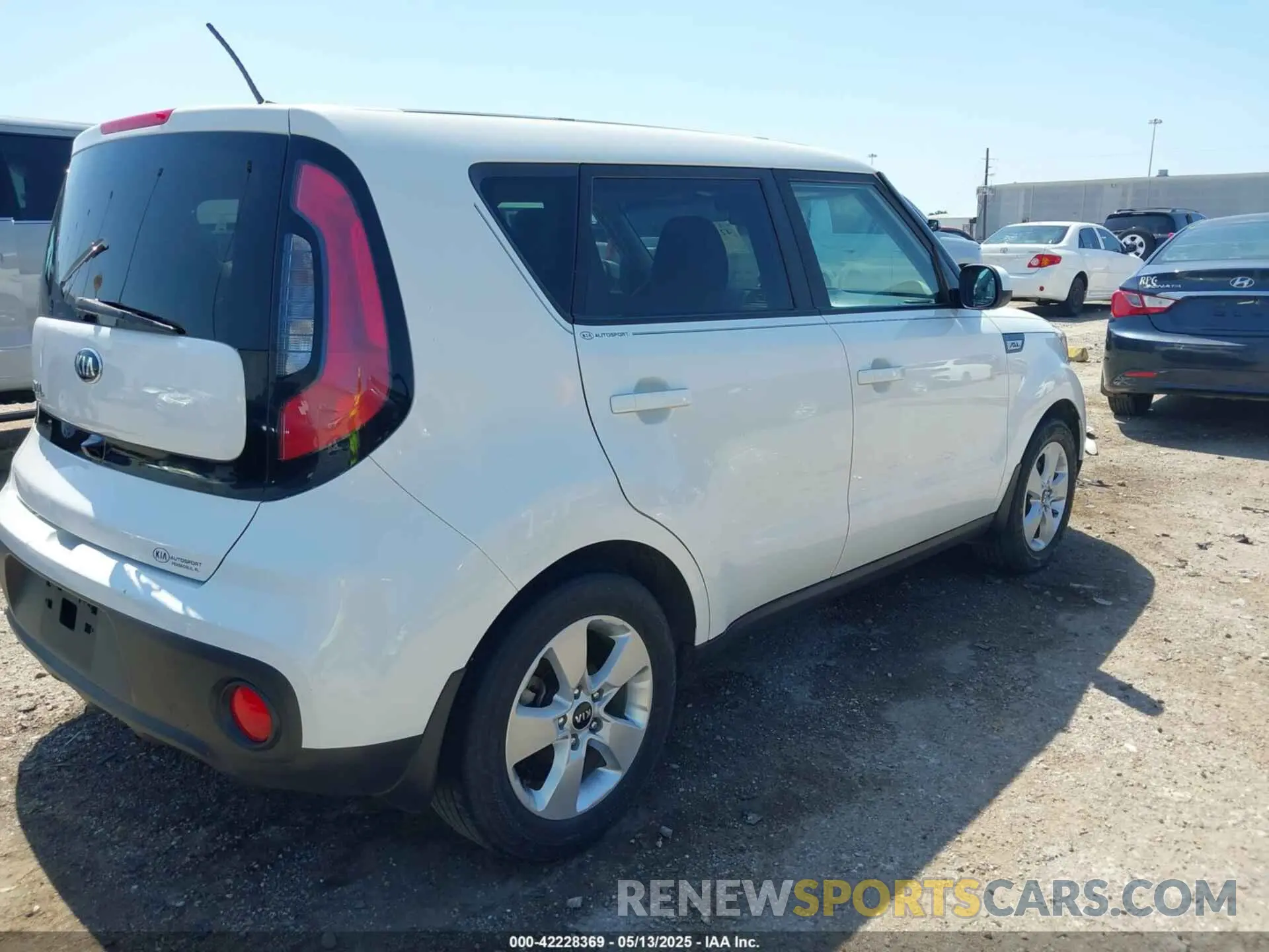 4 fotografías del automóvil dañado KNDJN2A28K7010934 KIA SOUL 2019