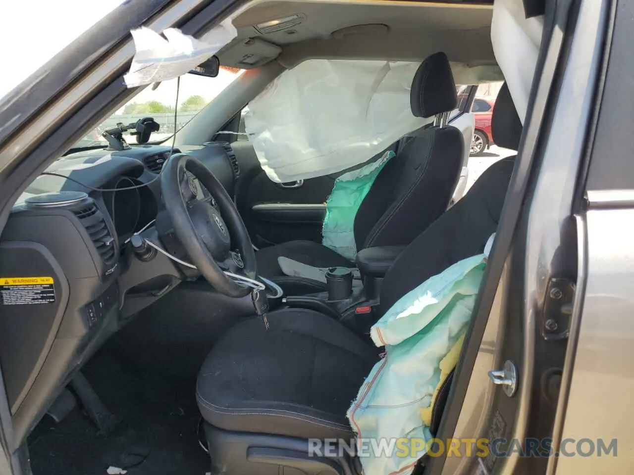 7 fotografías del automóvil dañado KNDJN2A28K7019147 KIA SOUL 2019