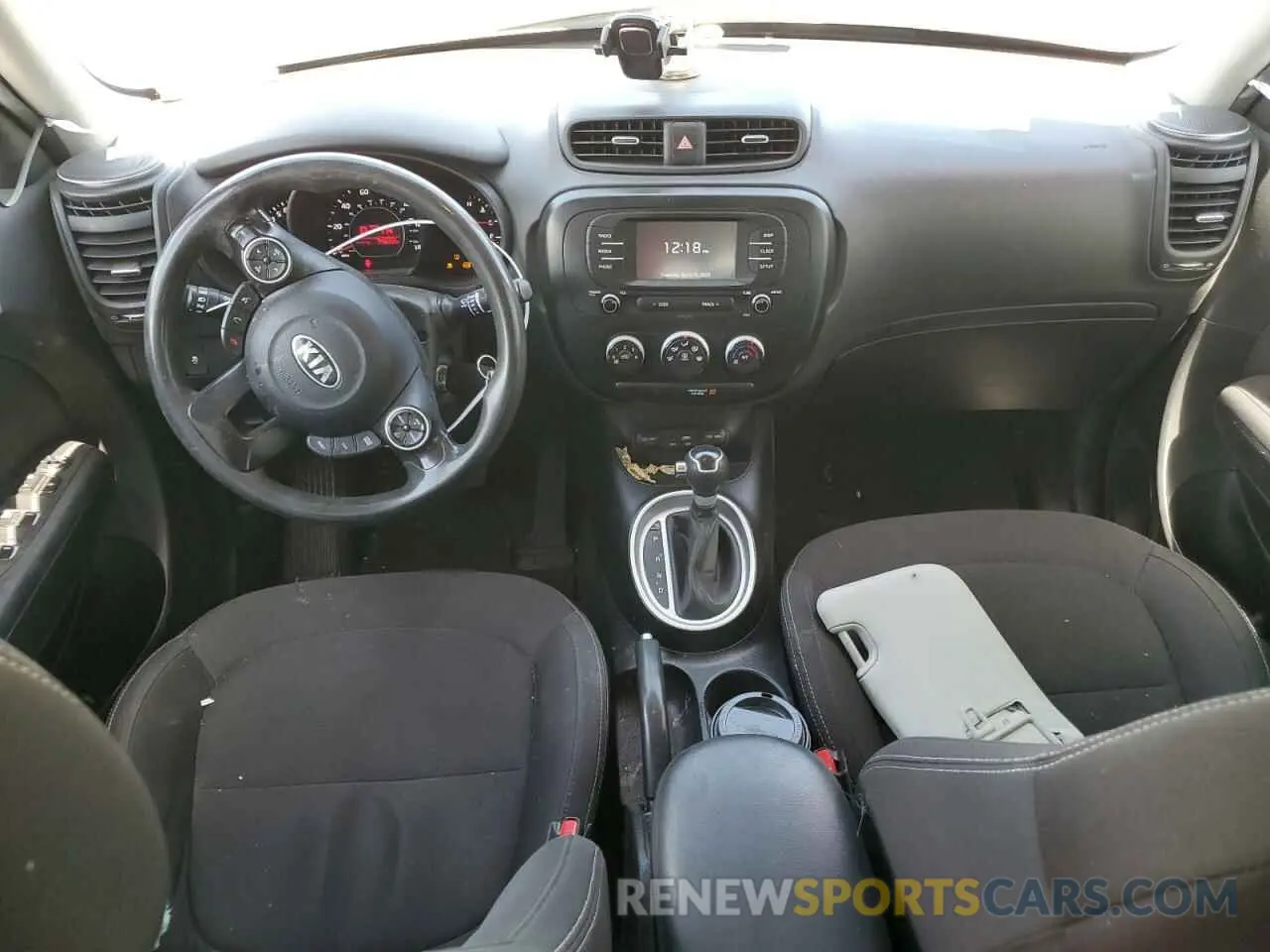 8 fotografías del automóvil dañado KNDJN2A28K7019147 KIA SOUL 2019