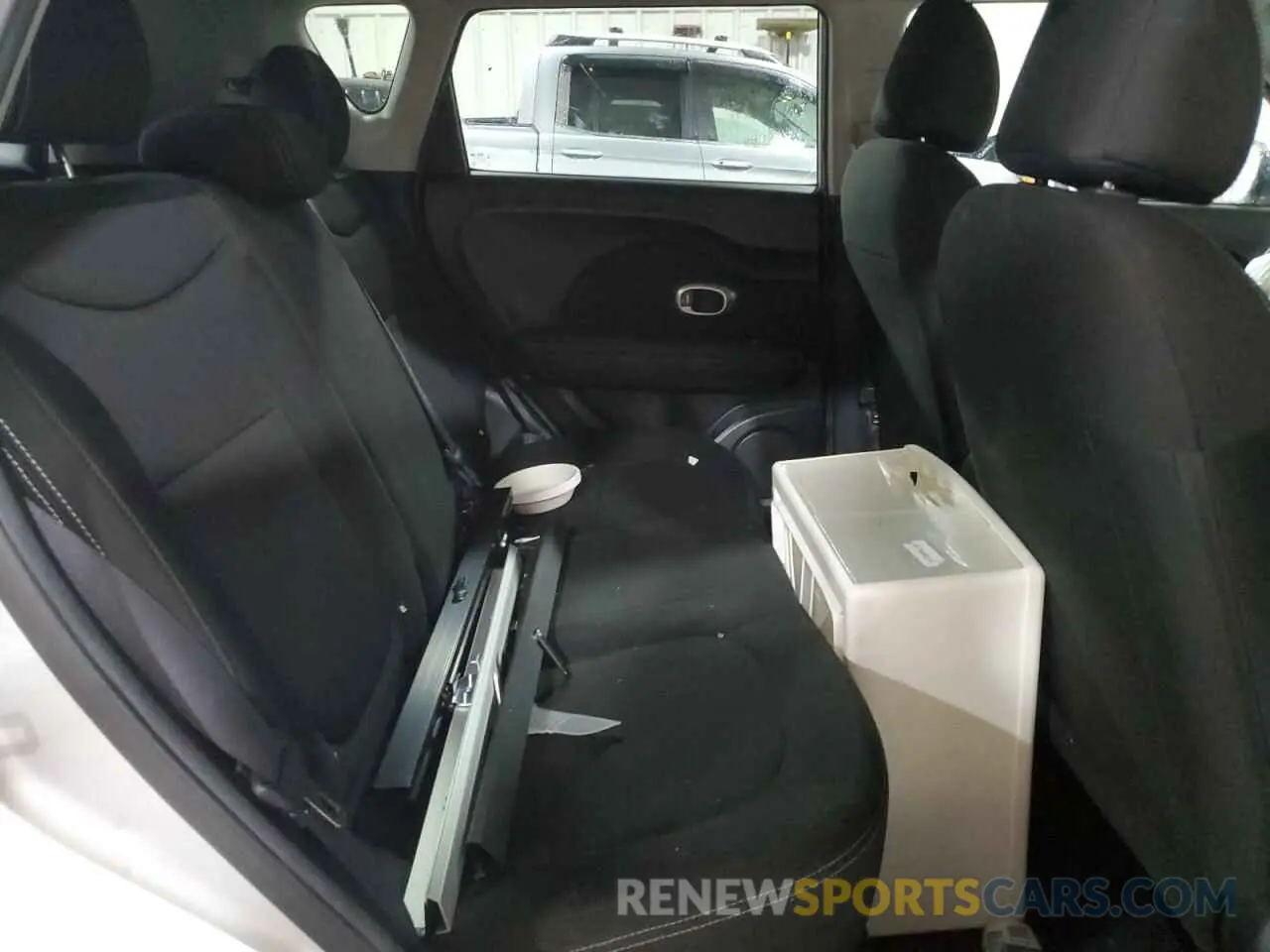 10 fotografías del automóvil dañado KNDJN2A28K7657575 KIA SOUL 2019