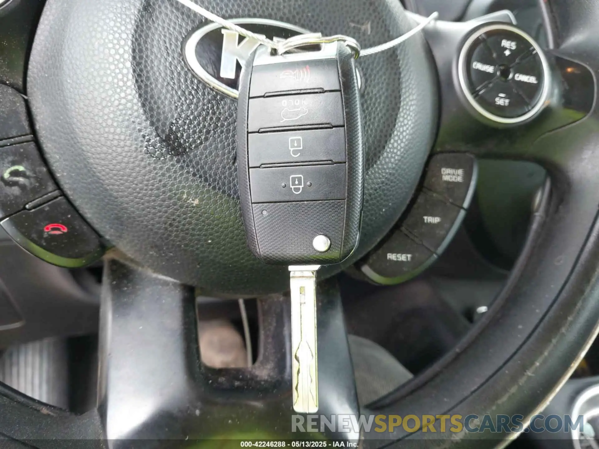 11 fotografías del automóvil dañado KNDJN2A28K7662646 KIA SOUL 2019