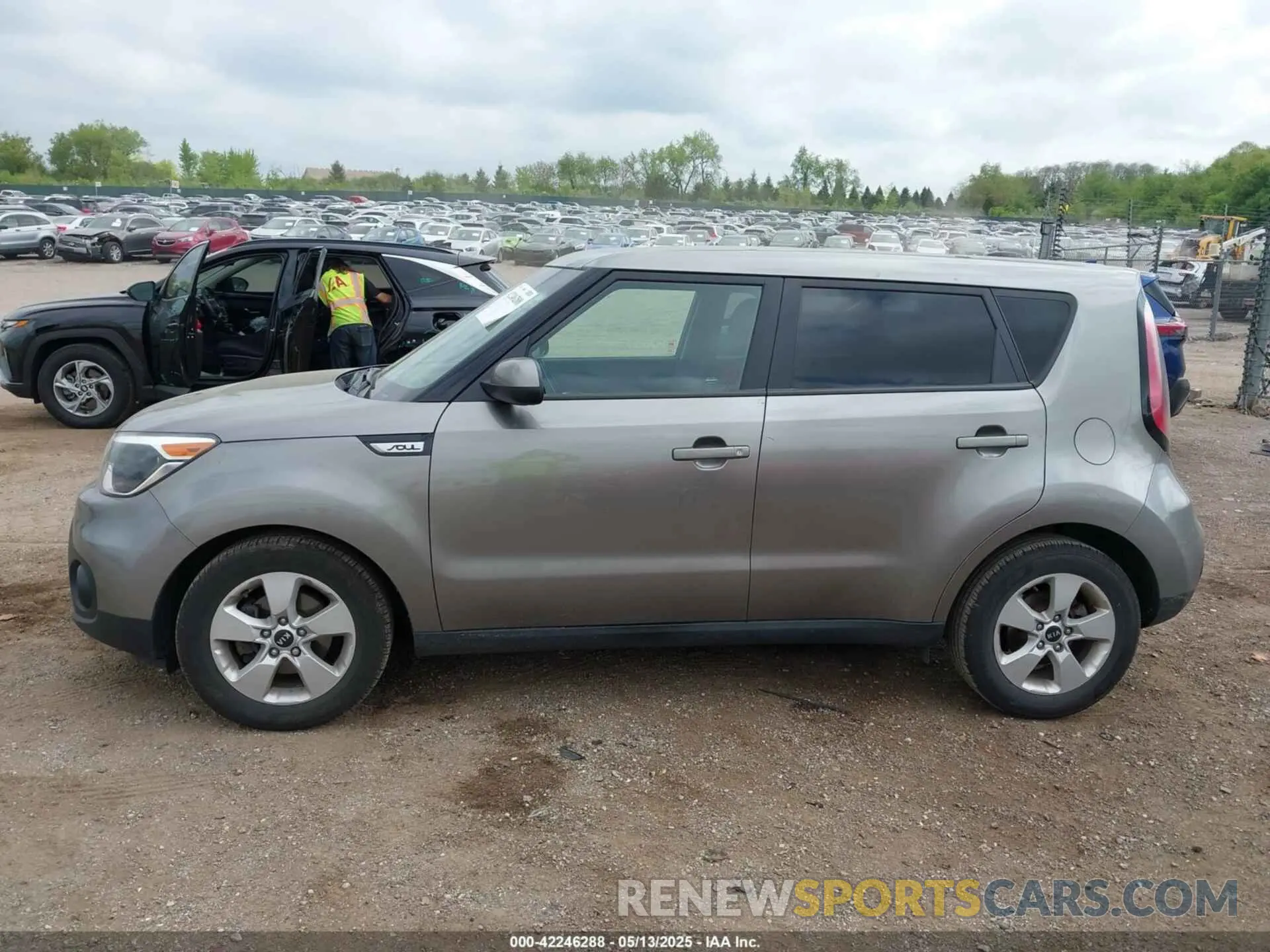 14 fotografías del automóvil dañado KNDJN2A28K7662646 KIA SOUL 2019