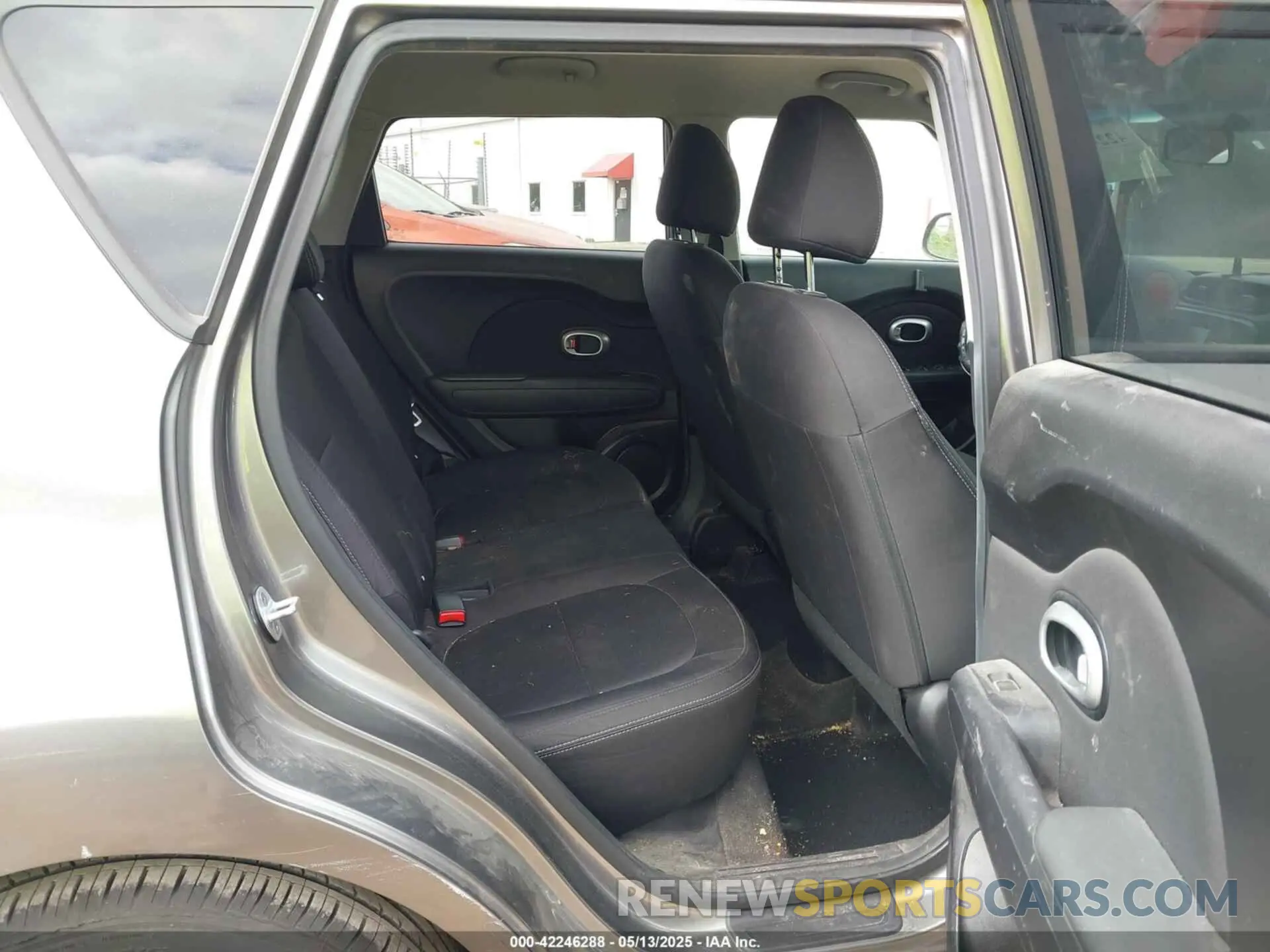 8 fotografías del automóvil dañado KNDJN2A28K7662646 KIA SOUL 2019