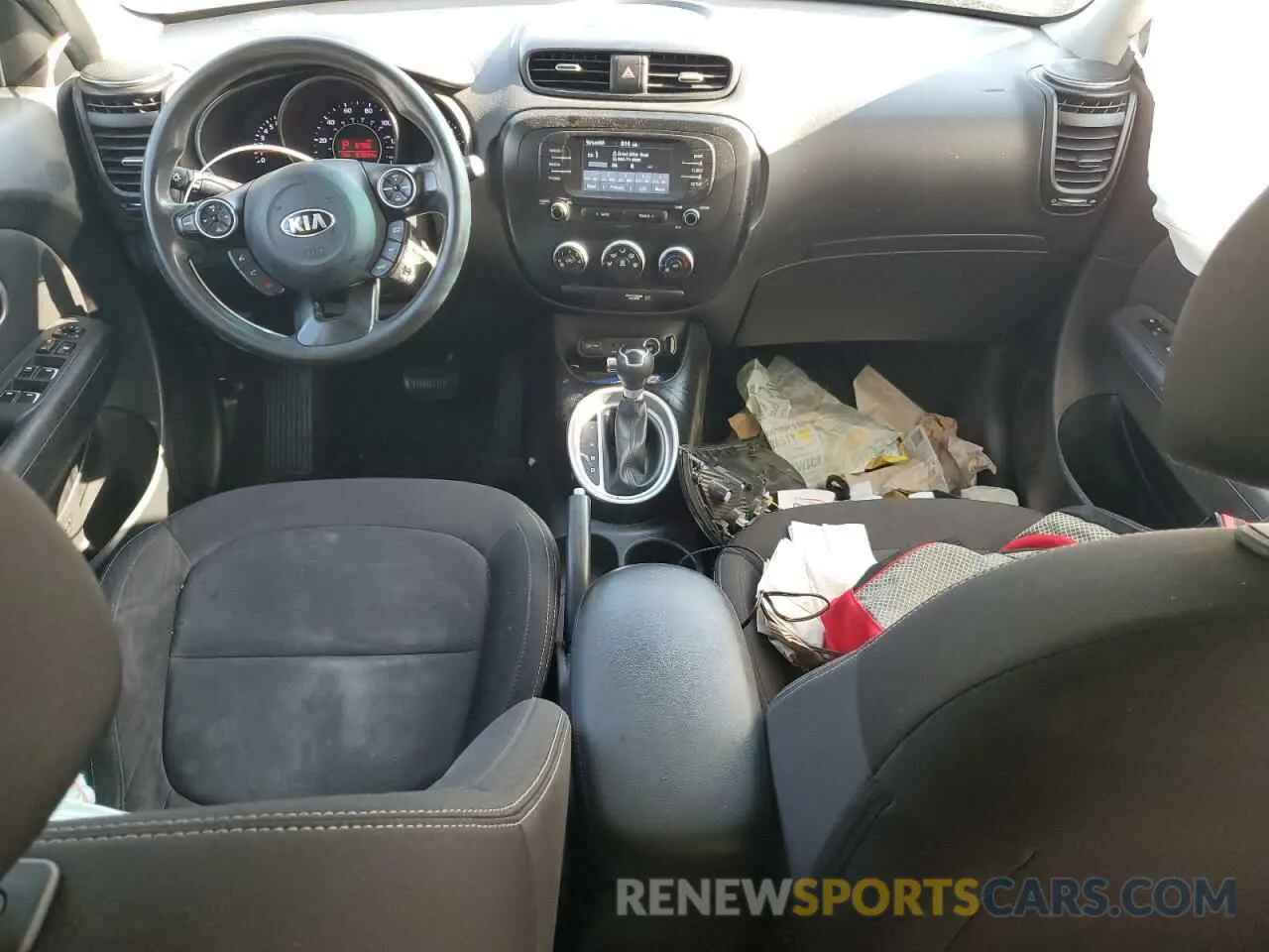 8 fotografías del automóvil dañado KNDJN2A28K7666566 KIA SOUL 2019
