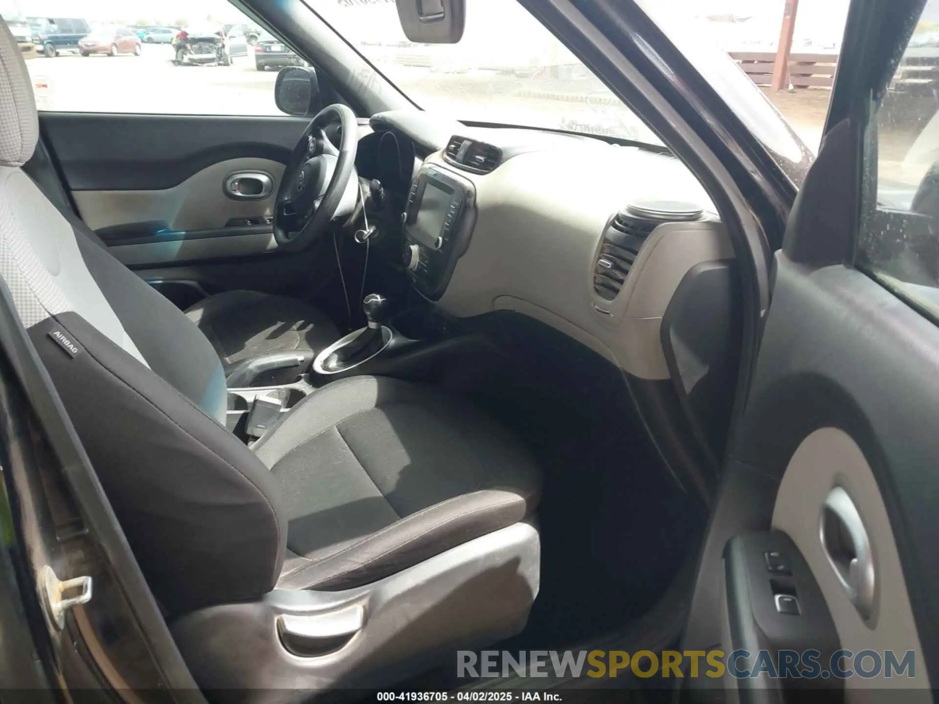 5 fotografías del automóvil dañado KNDJN2A28K7684291 KIA SOUL 2019