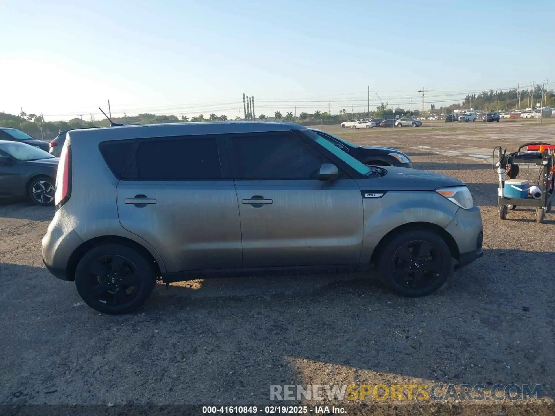 13 fotografías del automóvil dañado KNDJN2A29K7015236 KIA SOUL 2019