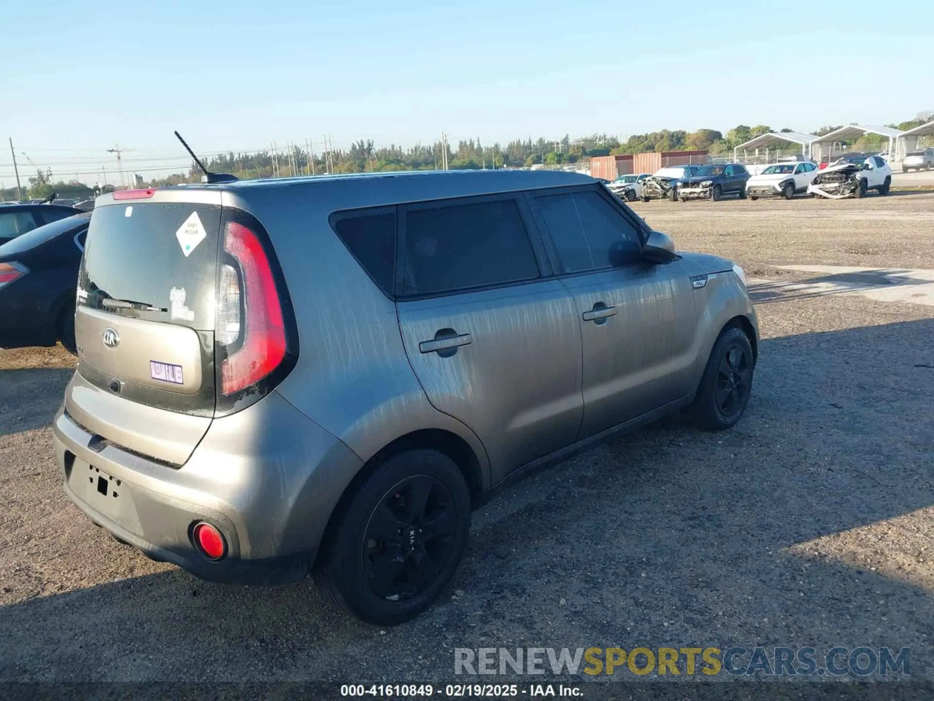 4 fotografías del automóvil dañado KNDJN2A29K7015236 KIA SOUL 2019