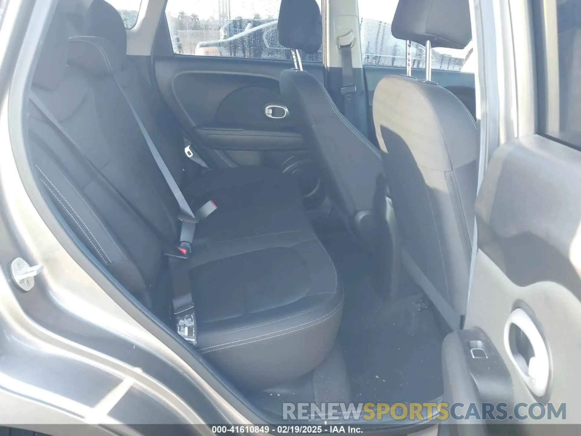 8 fotografías del automóvil dañado KNDJN2A29K7015236 KIA SOUL 2019
