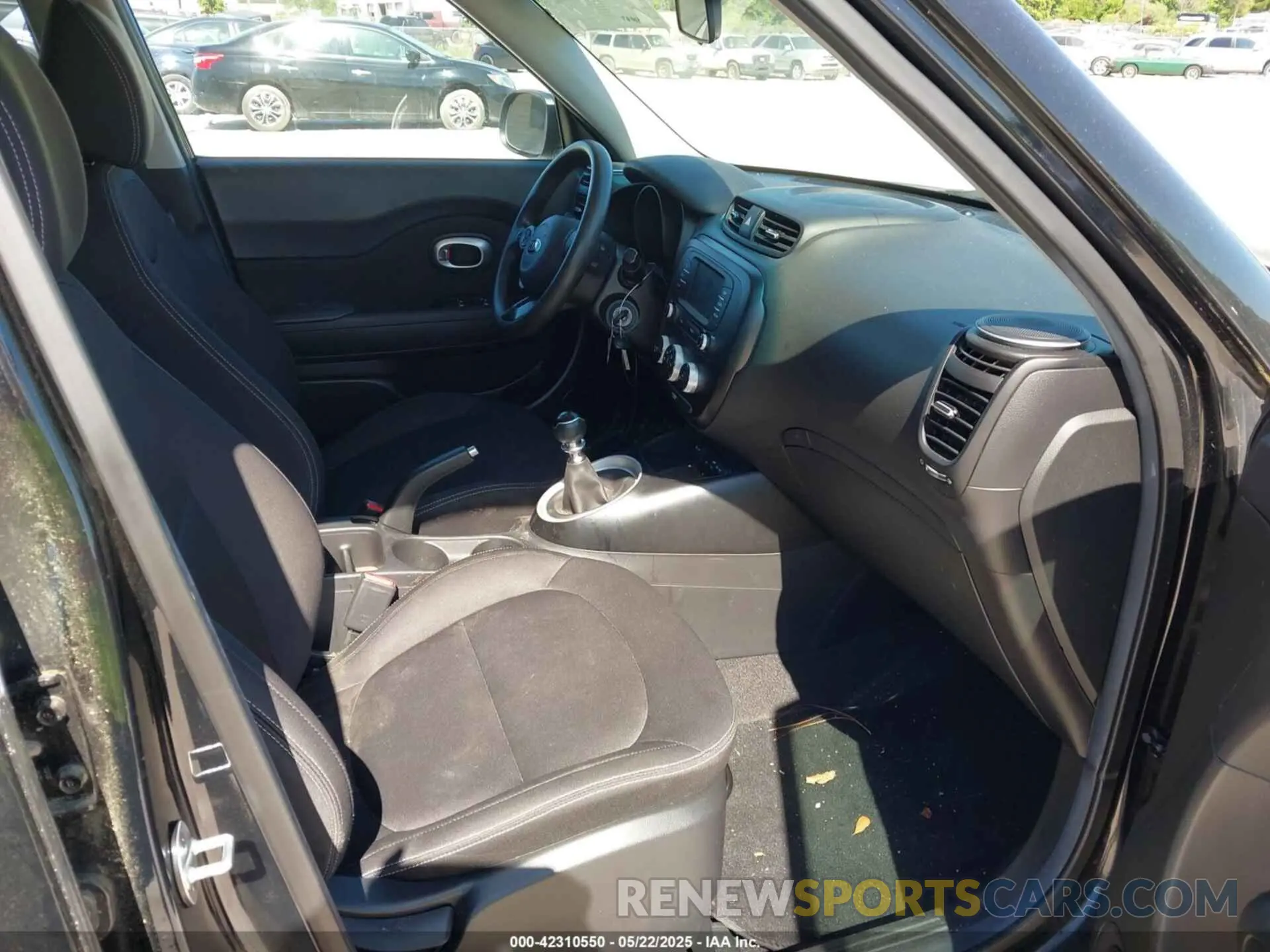 5 fotografías del automóvil dañado KNDJN2A29K7017178 KIA SOUL 2019