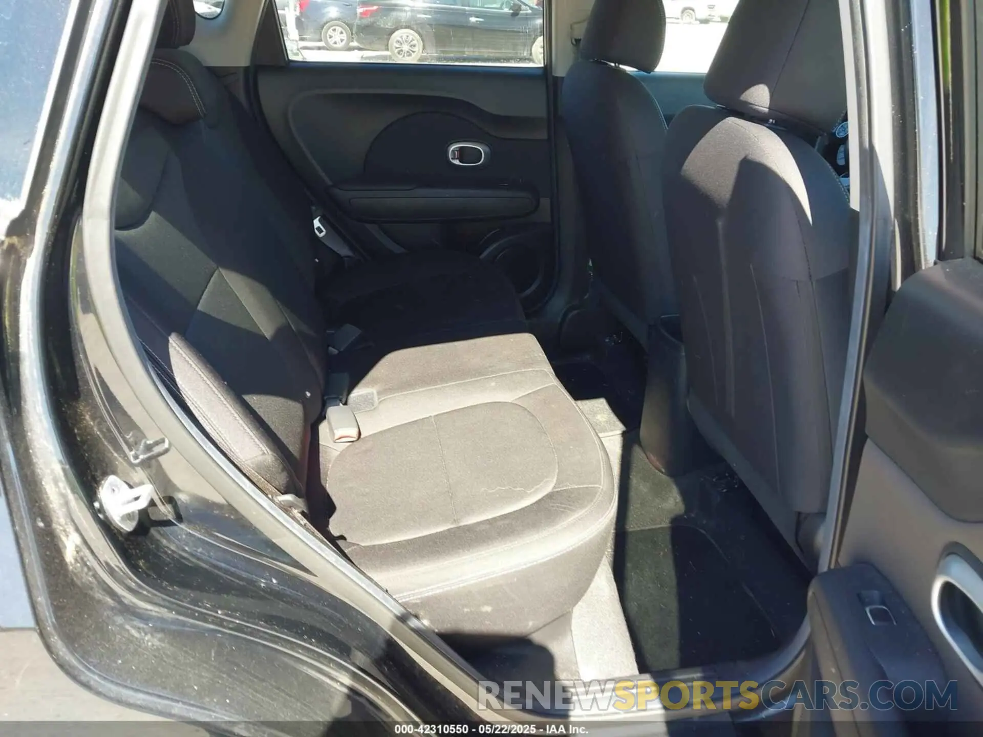 8 fotografías del automóvil dañado KNDJN2A29K7017178 KIA SOUL 2019