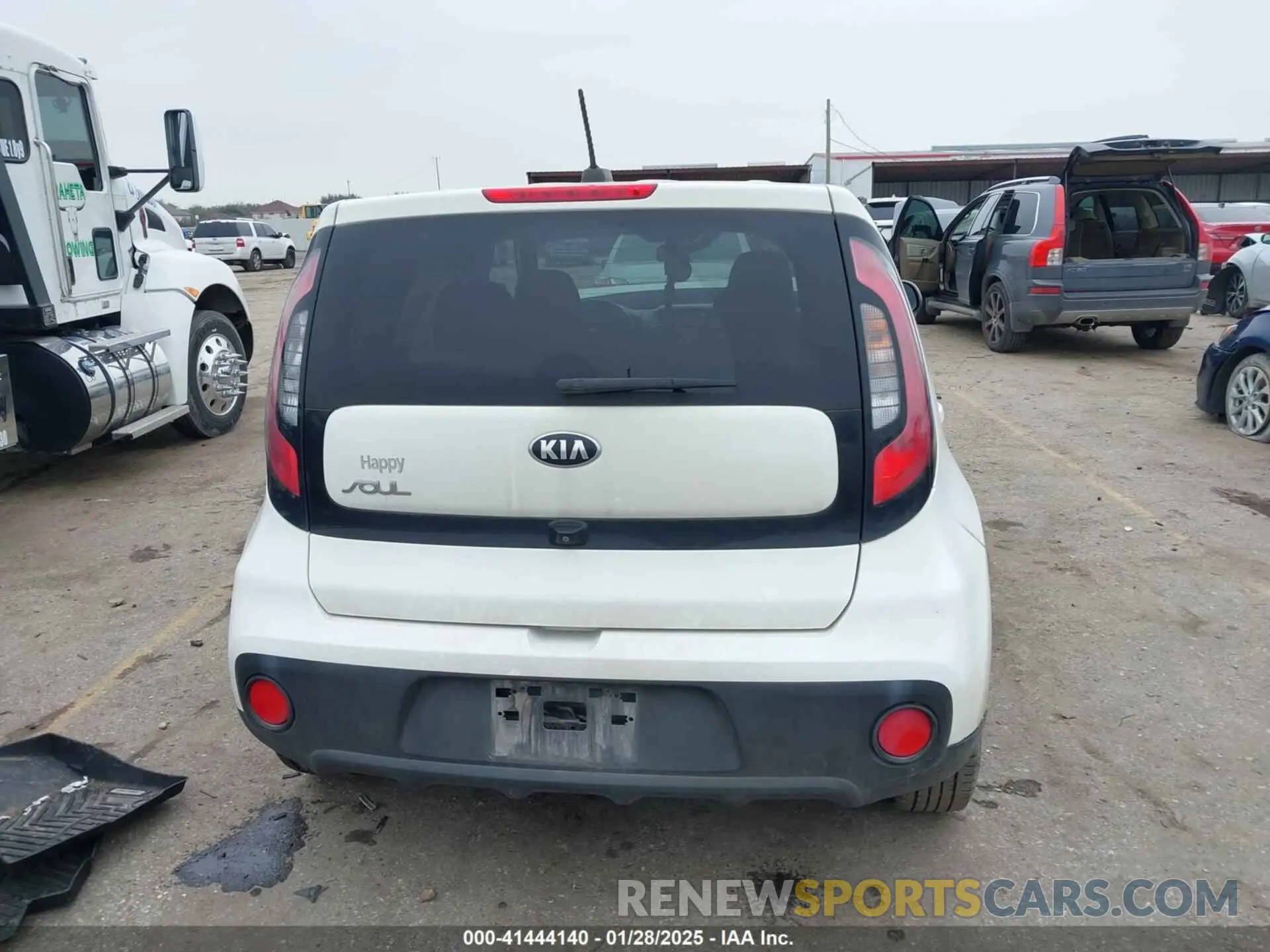 16 fotografías del automóvil dañado KNDJN2A29K7669721 KIA SOUL 2019