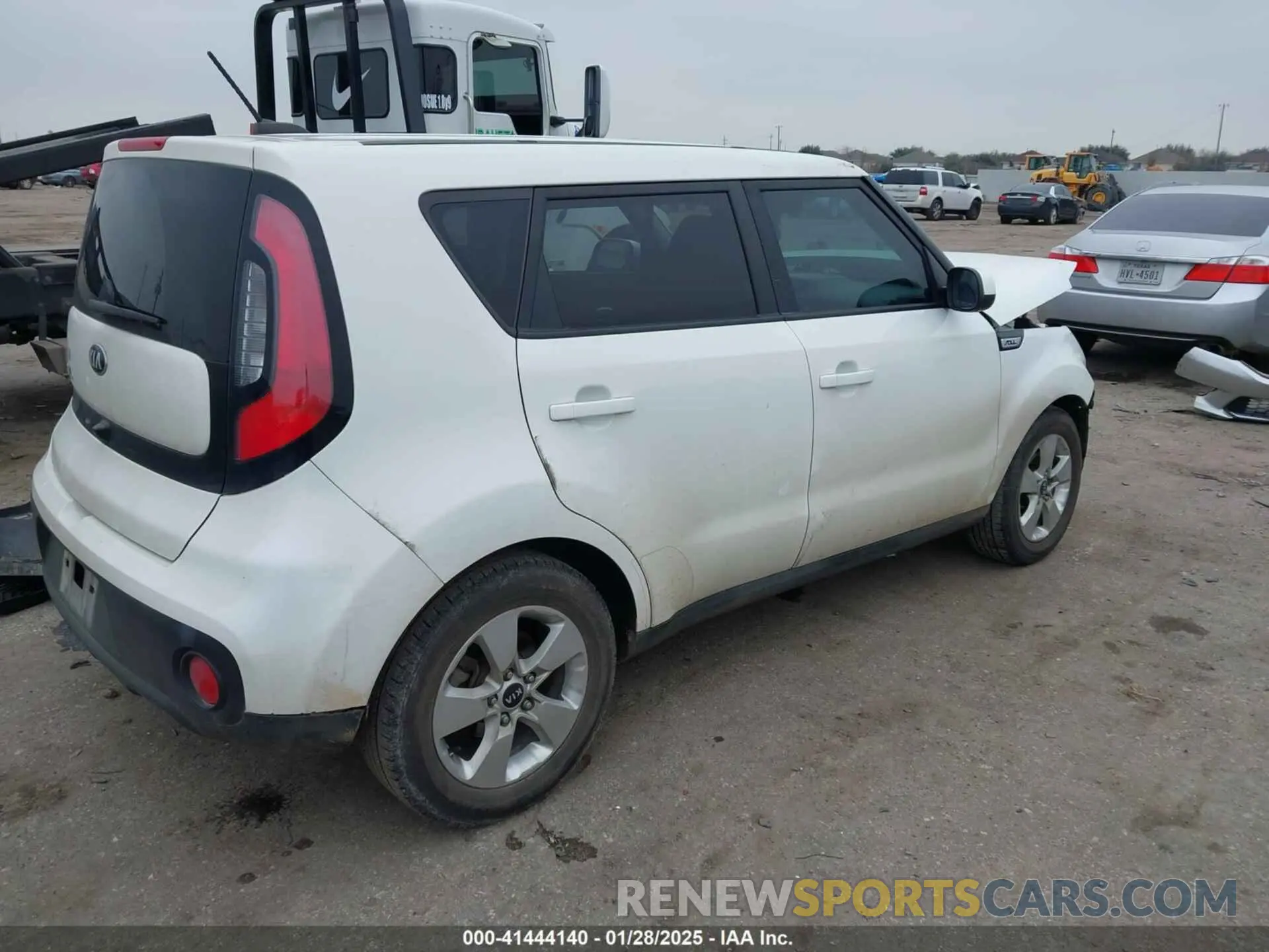4 fotografías del automóvil dañado KNDJN2A29K7669721 KIA SOUL 2019