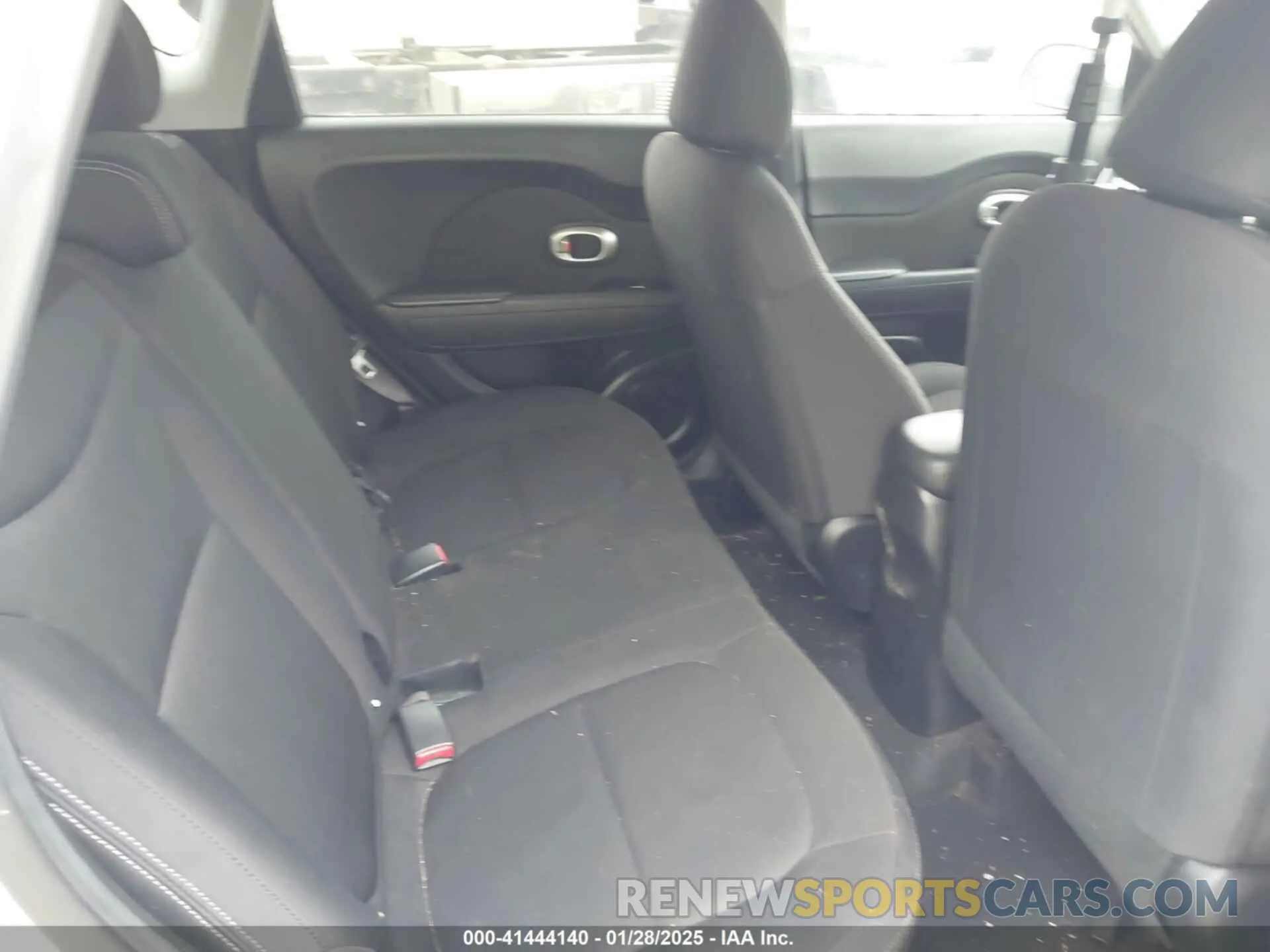 8 fotografías del automóvil dañado KNDJN2A29K7669721 KIA SOUL 2019