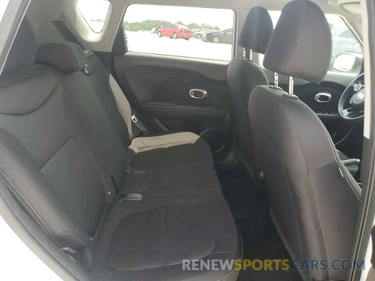 10 fotografías del automóvil dañado KNDJN2A29K7918583 KIA SOUL 2019