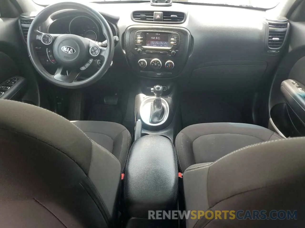8 fotografías del automóvil dañado KNDJN2A29K7918583 KIA SOUL 2019