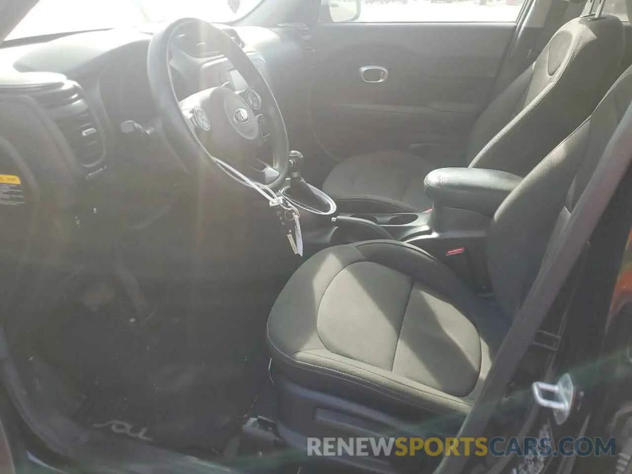7 fotografías del automóvil dañado KNDJN2A29K7921032 KIA SOUL 2019