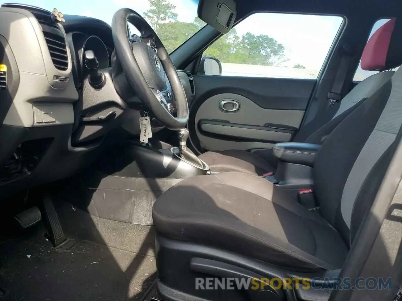 7 fotografías del automóvil dañado KNDJN2A2XK7670568 KIA SOUL 2019