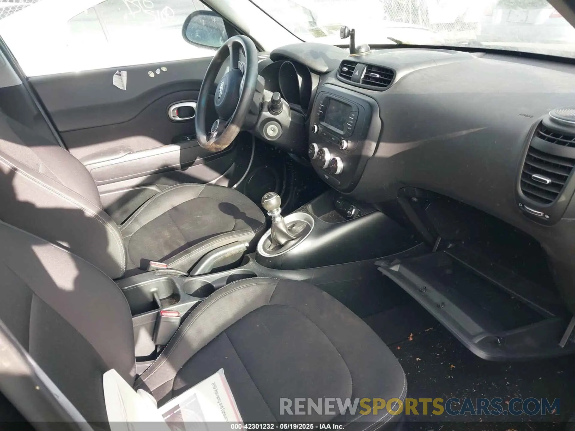 5 fotografías del automóvil dañado KNDJN2A2XK7908371 KIA SOUL 2019