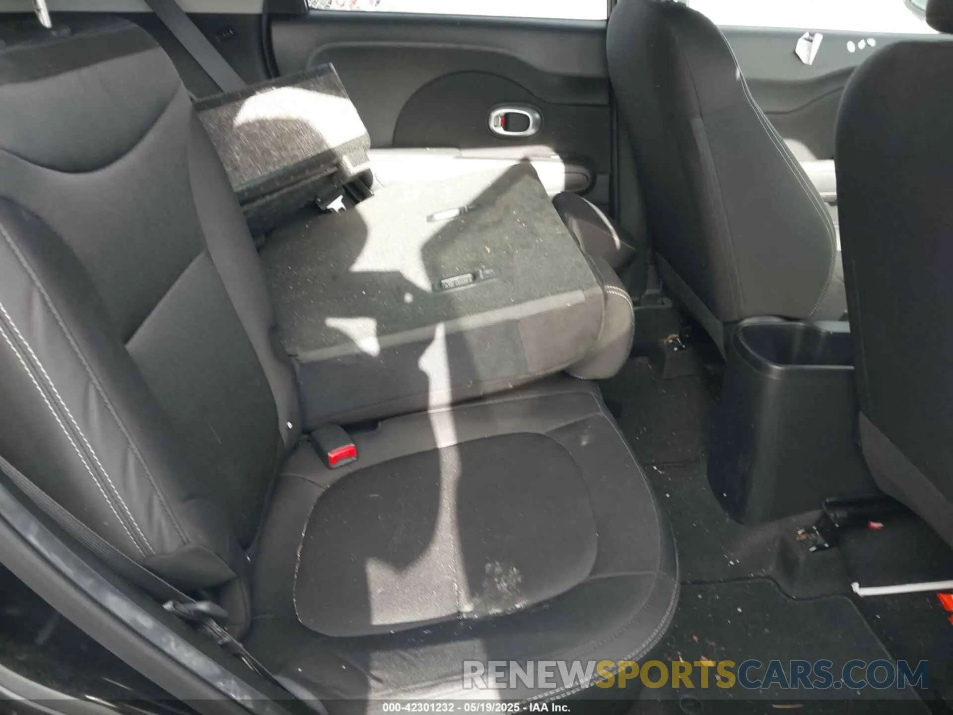 8 fotografías del automóvil dañado KNDJN2A2XK7908371 KIA SOUL 2019