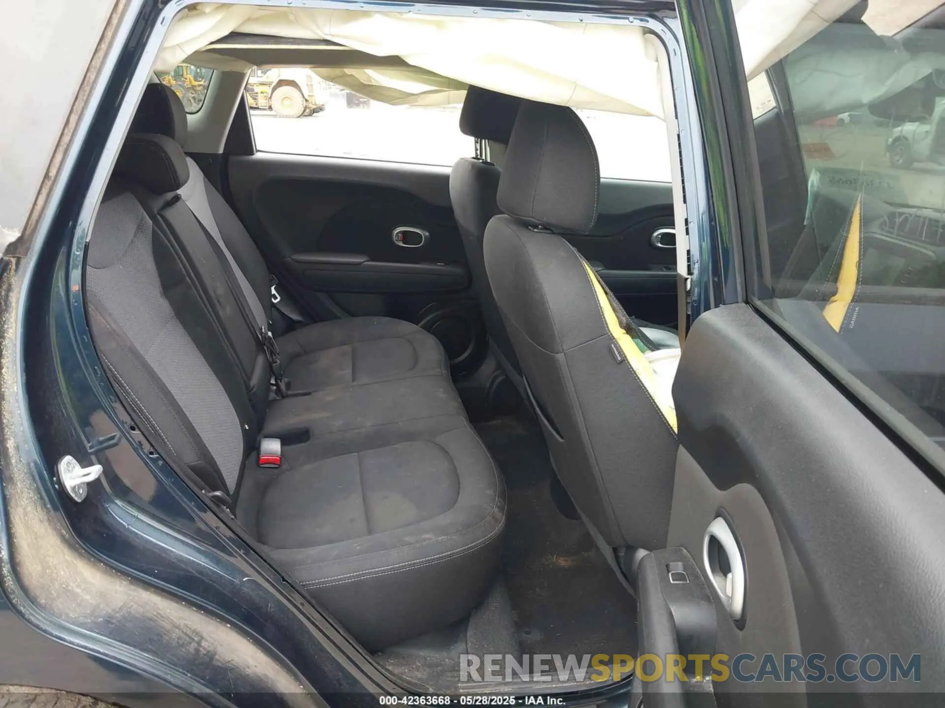 8 fotografías del automóvil dañado KNDJP3A50K7014633 KIA SOUL 2019
