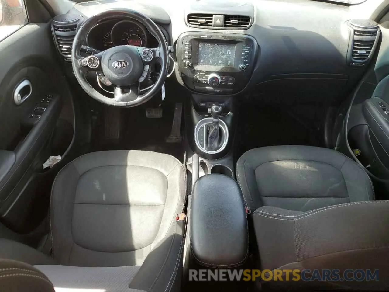 8 fotografías del automóvil dañado KNDJP3A50K7633474 KIA SOUL 2019