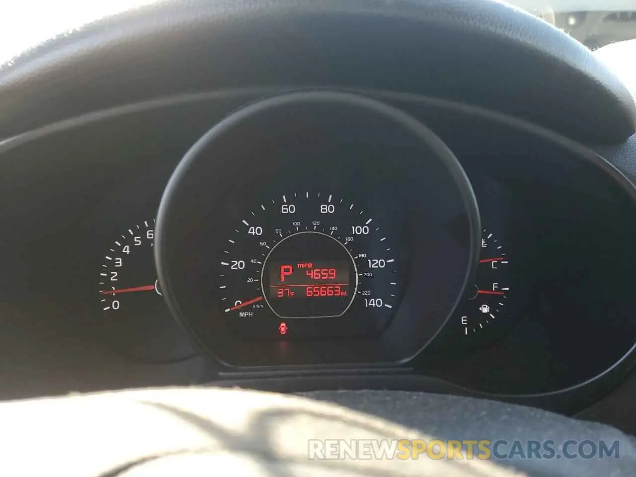 9 fotografías del automóvil dañado KNDJP3A50K7640456 KIA SOUL 2019