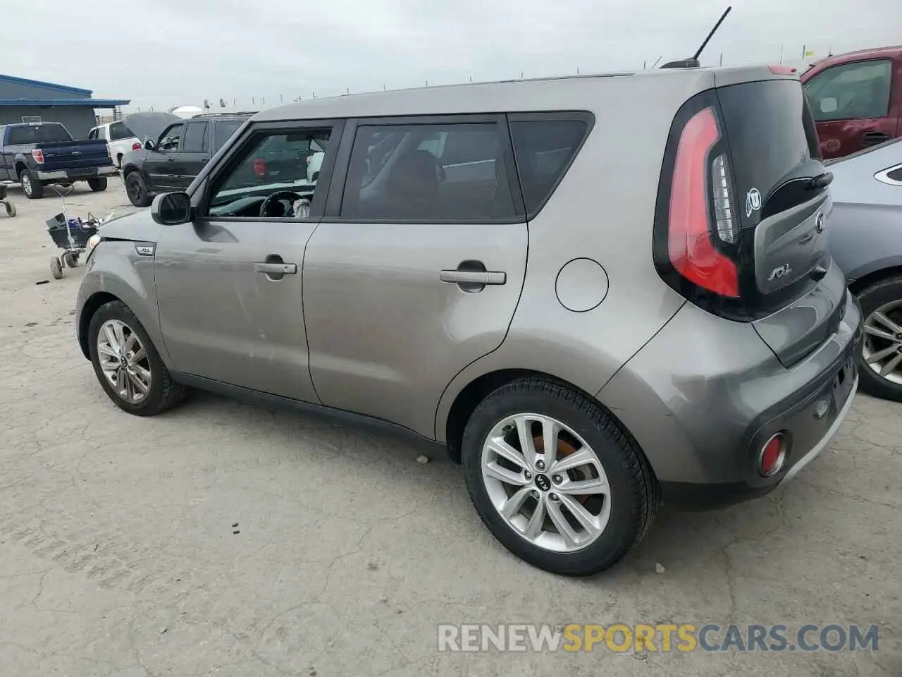 2 fotografías del automóvil dañado KNDJP3A50K7649934 KIA SOUL 2019