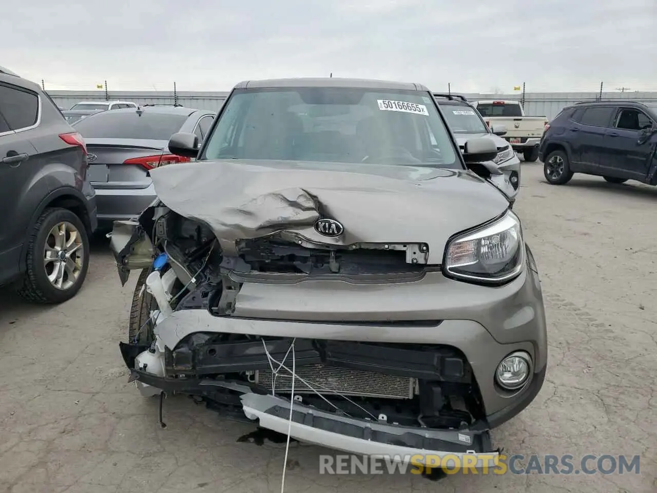 5 fotografías del automóvil dañado KNDJP3A50K7649934 KIA SOUL 2019