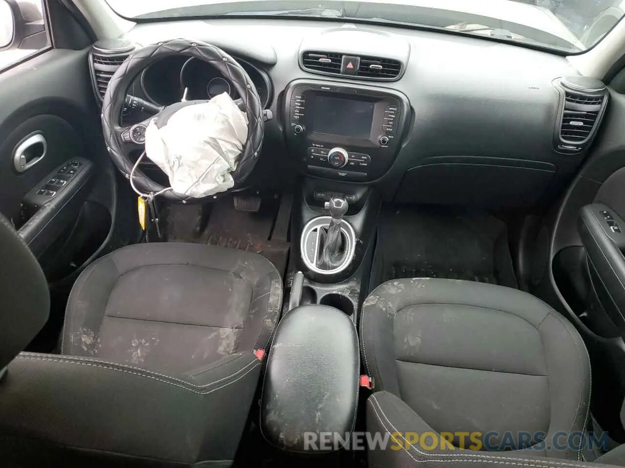 8 fotografías del automóvil dañado KNDJP3A50K7649934 KIA SOUL 2019
